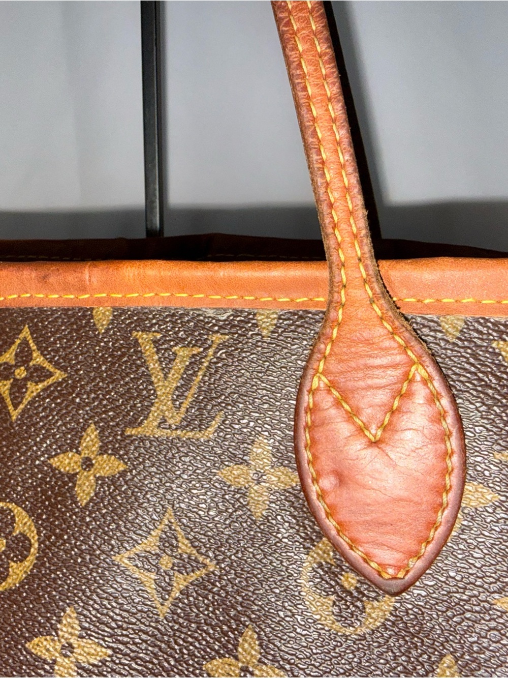 Louis Vuitton Monogram Neverfull MM - Picture 2 of 10